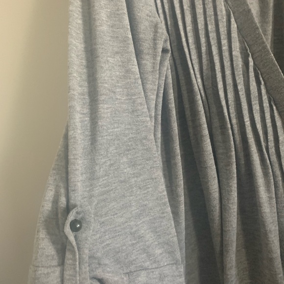 Super soft women’s cardigan like sweater! - Picture 5 of 5